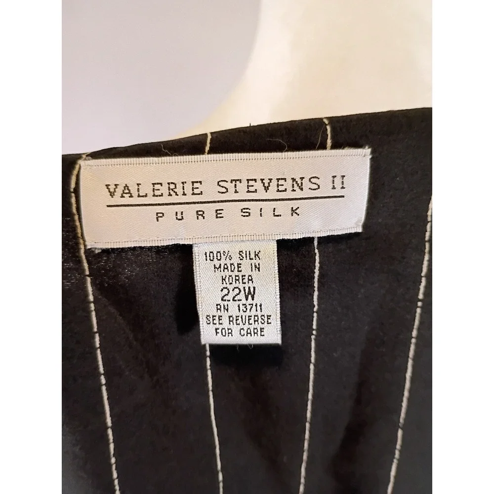 Dark Academia Valerie Stevens II Womens 22W Black Silk Floral Pinstripe Wrap